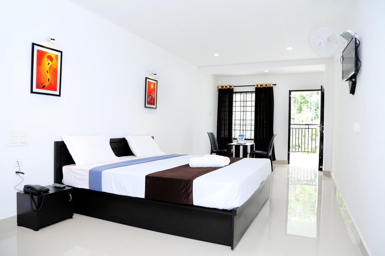 Highland Bristo Hotel Kalpatta Exterior foto