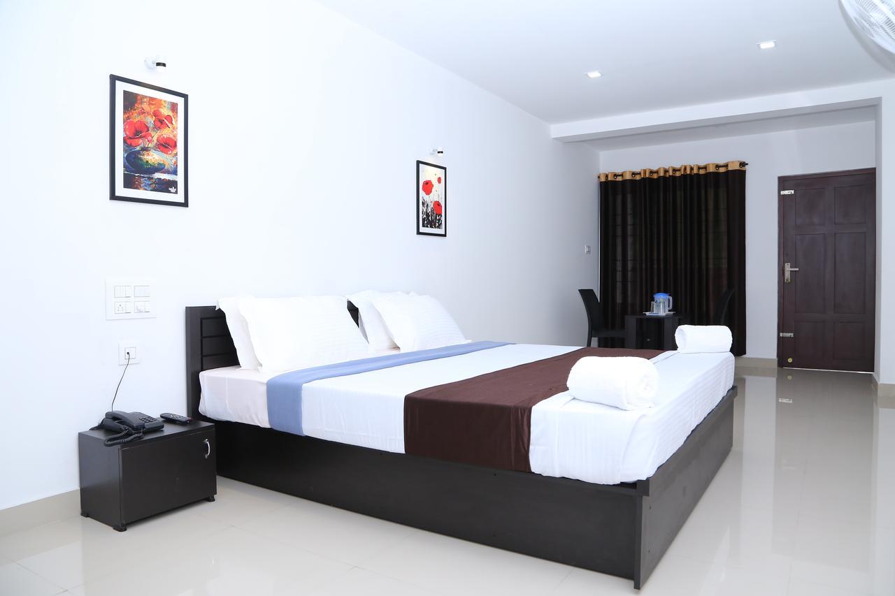 Highland Bristo Hotel Kalpatta Exterior foto